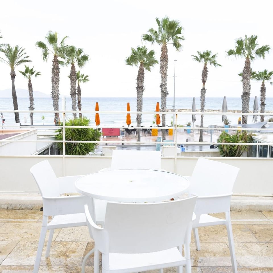 A Deux Pas de l'Eau Hotel in La Ciotat