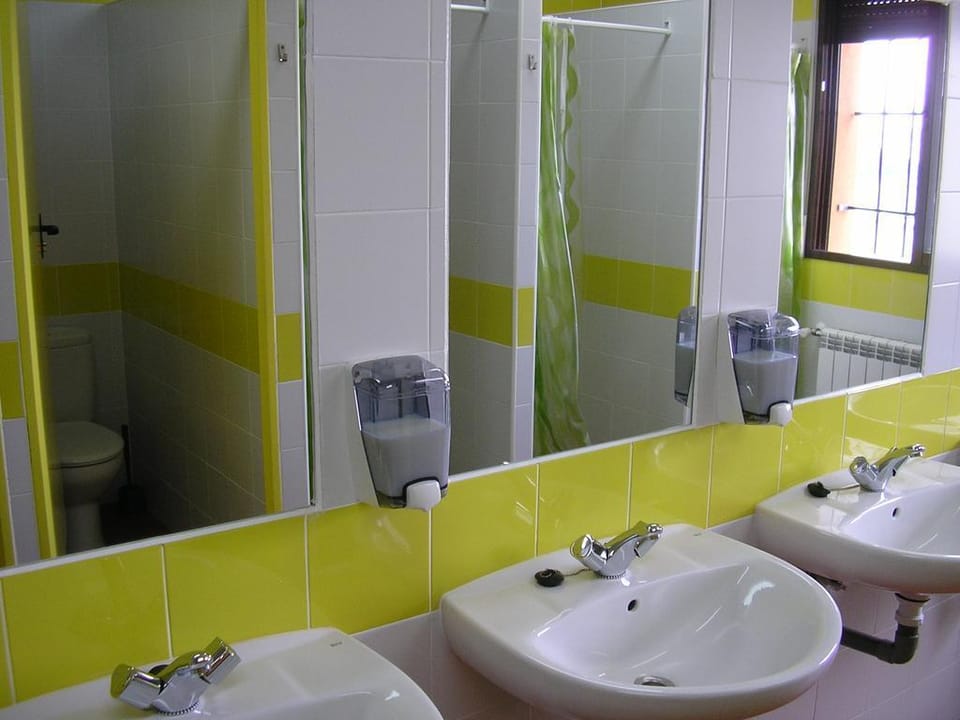 Albergue Serranilla - Hostel Hotel in Castile-La Mancha