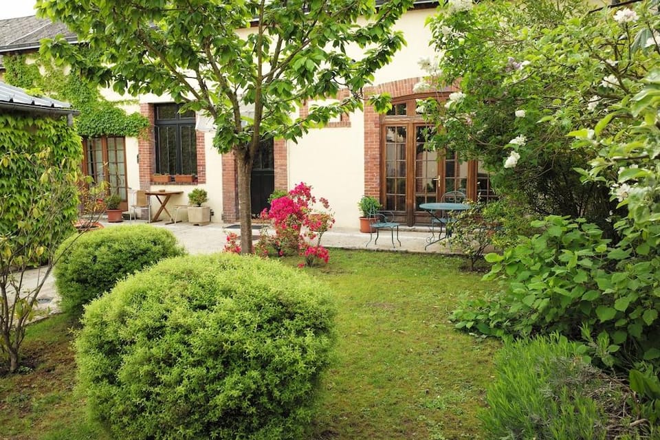 Les Chambres d'hôtes - Les Crépinières Hotel in Chartres