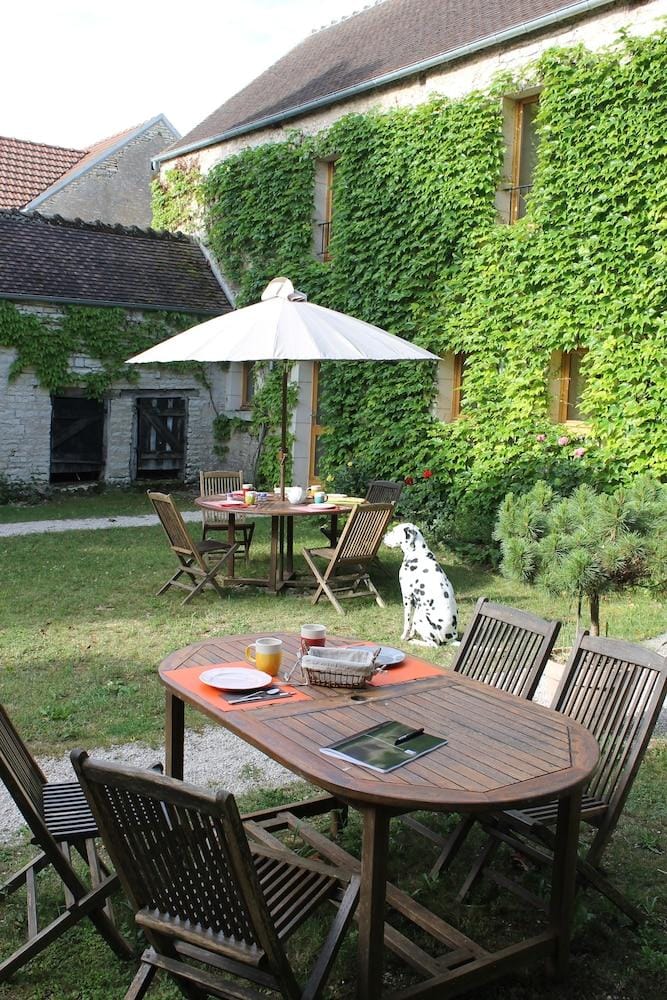La Côte Monsieur Chambres d'Hotes Hotel in Bourgogne-Franche-Comté