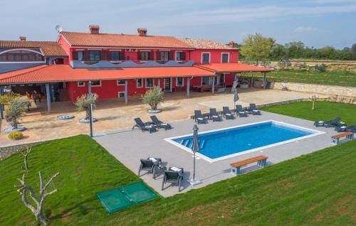 Sea View apartments with shared Pool Hotel in Banjole