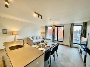 Modern 2BR 1 5 BA Near Diamond District by OneLuxStay Hotel in Antwerp