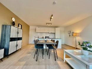 Modern 2BR 1 5 BA Near Diamond District by OneLuxStay Hotel in Antwerp
