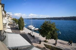 Romantic Benaco Salò - App. 01 Hotel in Salo