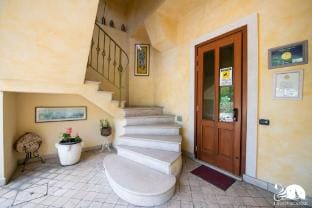 Feeling House - Appartamento Magico Lago Hotel in Salo