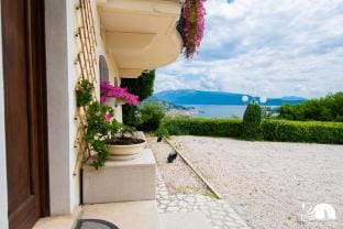 Feeling House - Appartamento Alba Chiara Hotel in Salo
