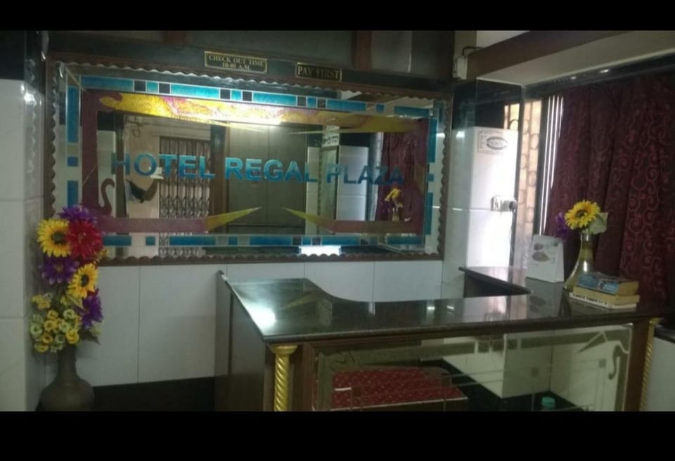HOTEL REGAL PLAZA Hostel in Mumbai