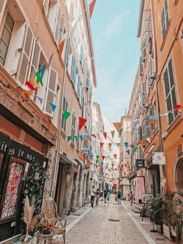 Charming Vieux-Toulon studio. Hotel in Toulon