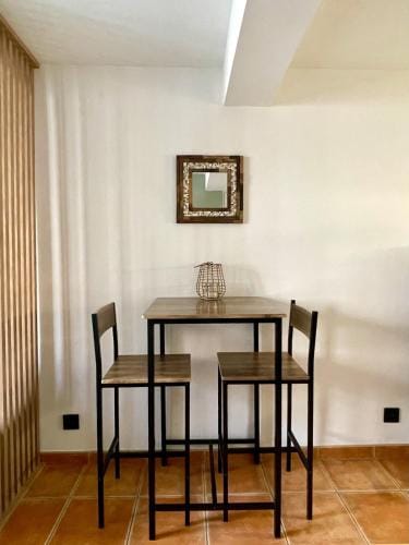 Charming Vieux-Toulon studio. Hotel in Toulon