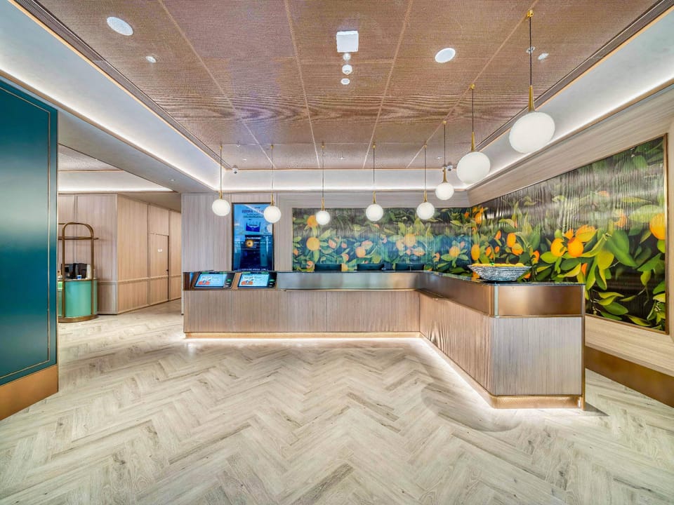 Orange Hotel Hangzhou West Lake Lakeside Hotel in Hangzhou