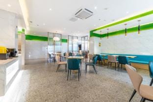 Ibis Styles Hotel Yangzhou Jiangdu Golden Eagle Plaza Hotel in Jiangsu