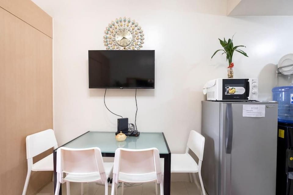 FIELD RESIDENCES CONDO HOTEL NEAR MANILA AIRPORT Hotel in Las Pinas