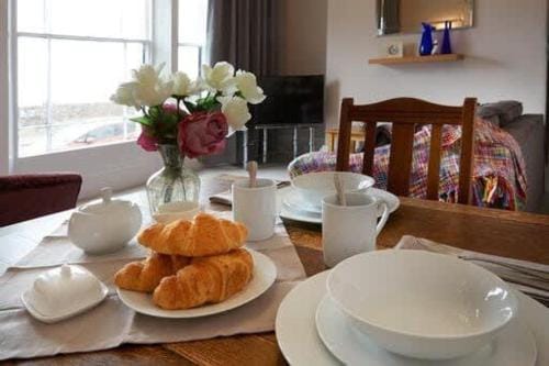 Crescent View - Panoramic sea views Hotel in Filey