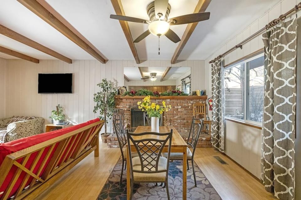 Sleepy Hollow Cabins and Hotel Hotel in Crestline