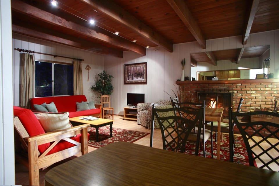 Sleepy Hollow Cabins and Hotel Hotel in Crestline
