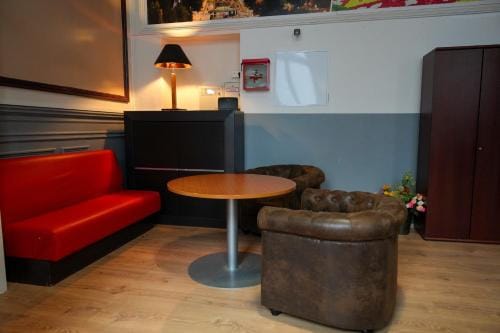 YOUR HOSTEL midi station Hostel in Saint-Gilles