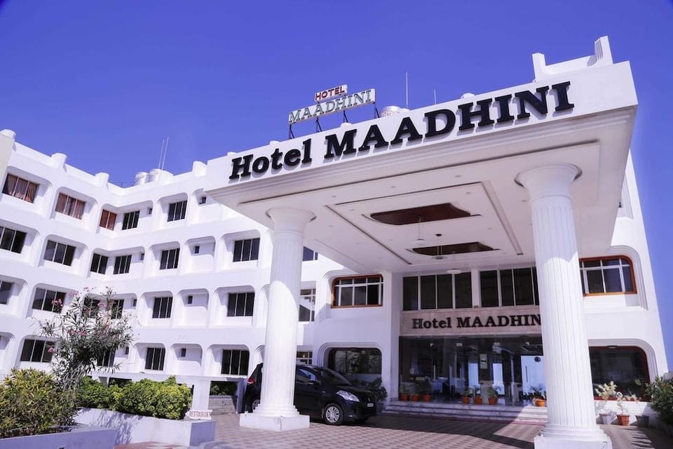 HOTEL MAADHINI Bed and Breakfast in Tamil Nadu