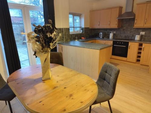Double Bedroom 78GL1 Greater Manchester Hotel in Oldham District