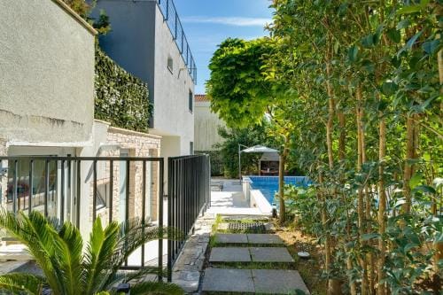 Villa Hedonia with heated pool, Diklo Hotel in Zadar