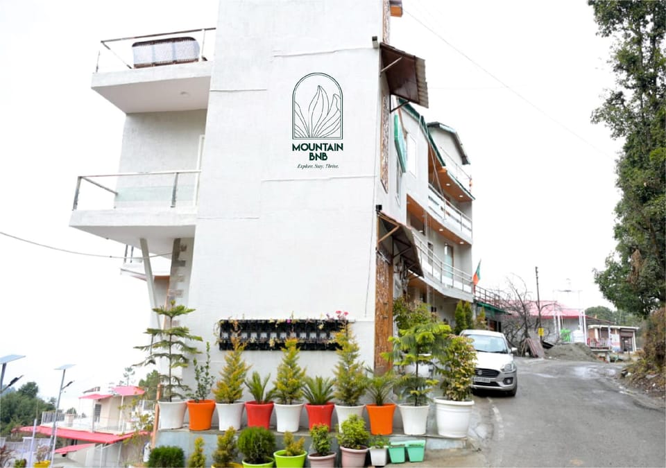 Mountain BNB Hartola Hotel in Uttarakhand
