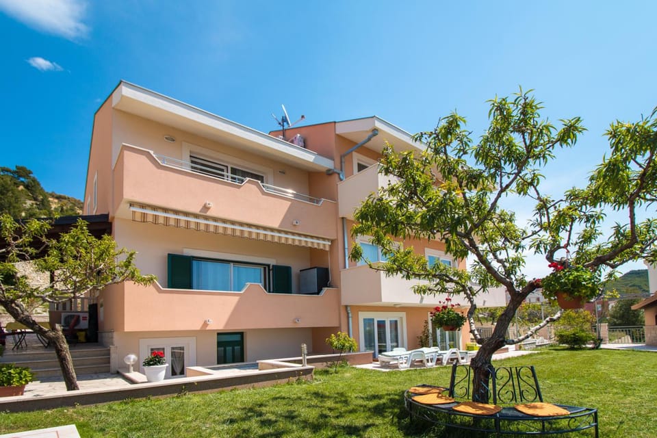 Apartments Rakuljic Hotel in Podstrana