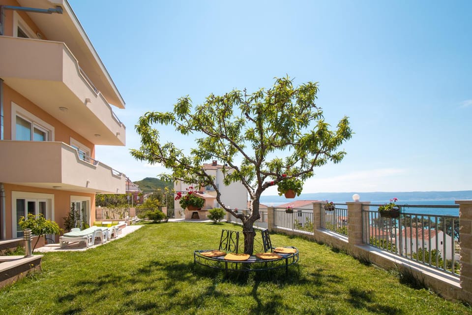 Apartments Rakuljic Hotel in Podstrana