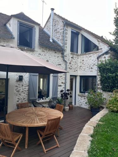 Maison Charmille Hotel in Île-de-France