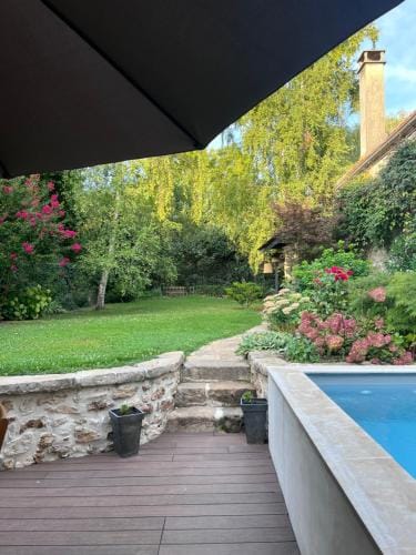 Maison Charmille Hotel in Île-de-France