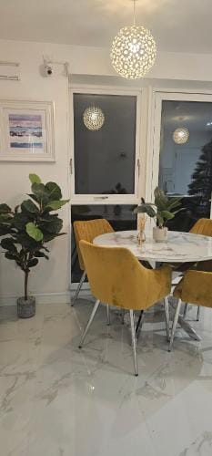 Abi's World - 23 Kilmartin Grove Green, Hollystown, Dublin 15 Inn in County Dublin
