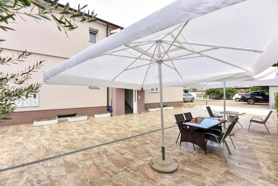 Apartments Villa Visnjik Hotel in Zadar