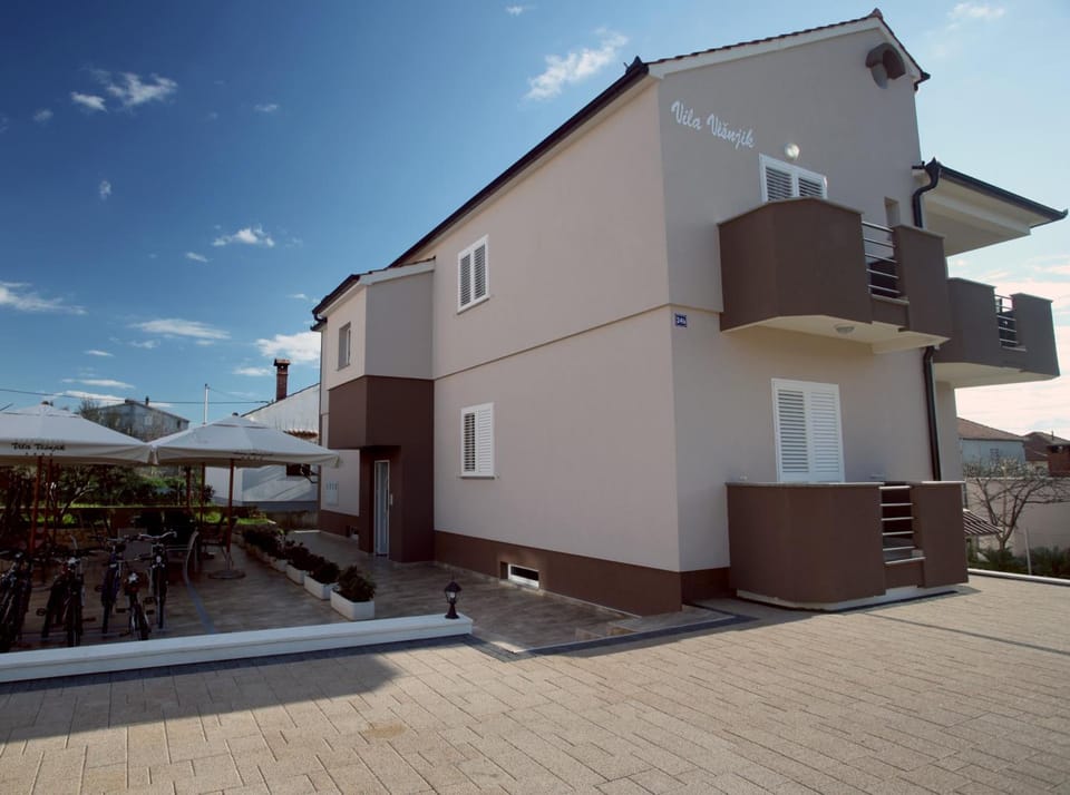 Apartments Villa Visnjik Hotel in Zadar