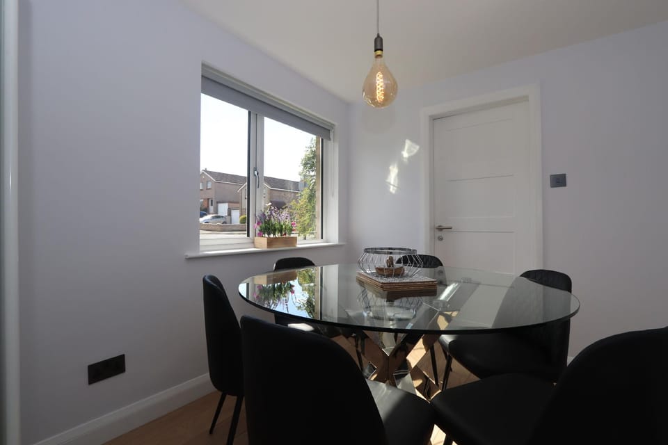 Dunfermline Luxury 3 Bedroom House Hotel in Dunfermline
