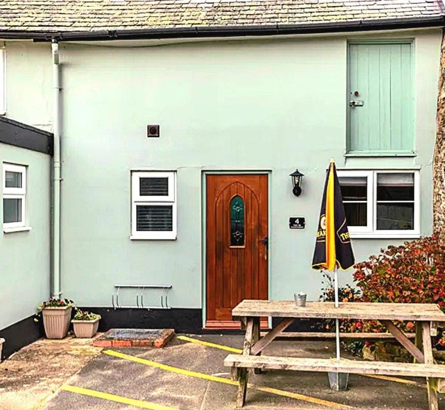 Curly Tail Accommodation Inn in Bishop's Castle