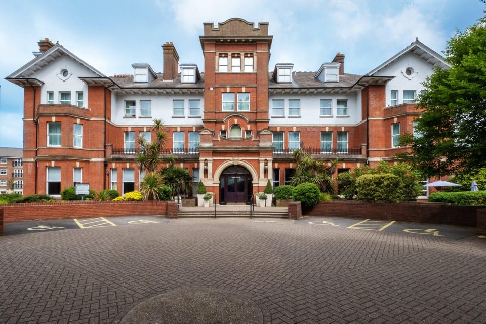 Holiday Inn Farnborough By IHG Hotel in Farnborough