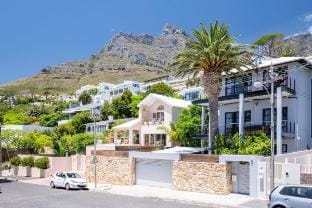 Elegant Charm Retreat Central Treasure Hotel in Camps Bay