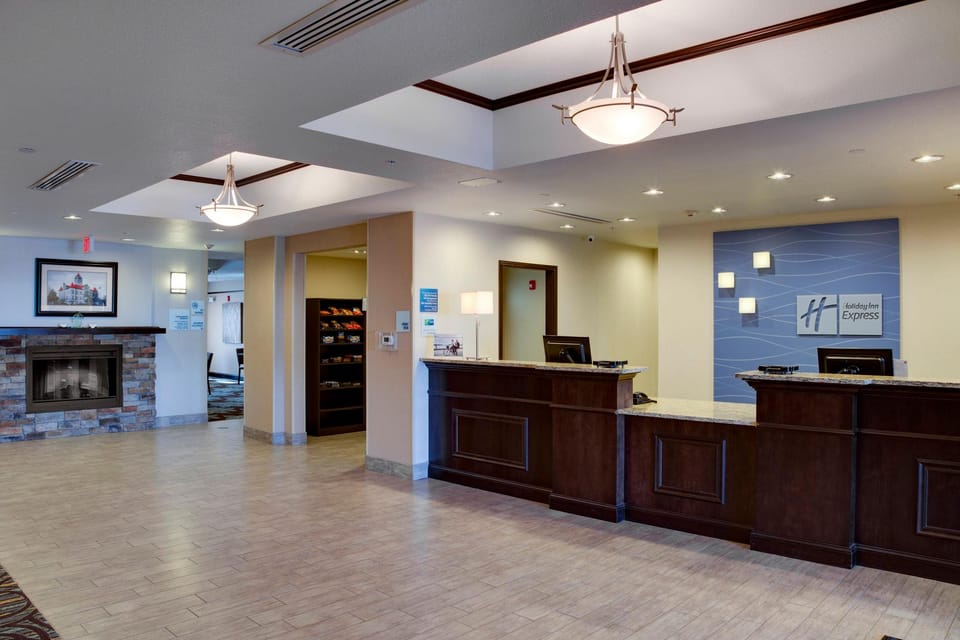 Holiday Inn Express & Suites Nevada By IHG Hotel in Ozark Mountains