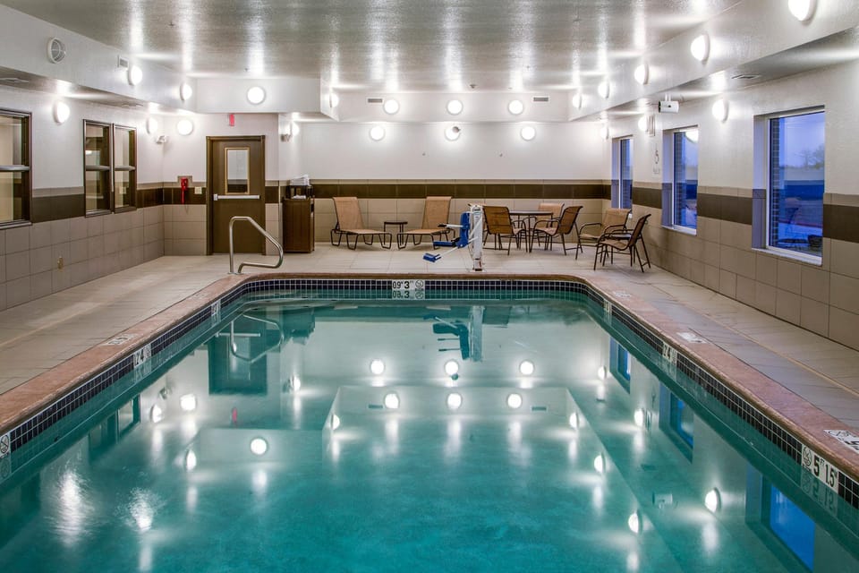 Holiday Inn Express & Suites Nevada By IHG Hotel in Ozark Mountains