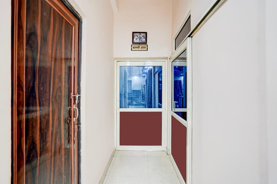 SPOT ON by OYO Adhunik Publishing and Guest house Hotel in Uttar Pradesh