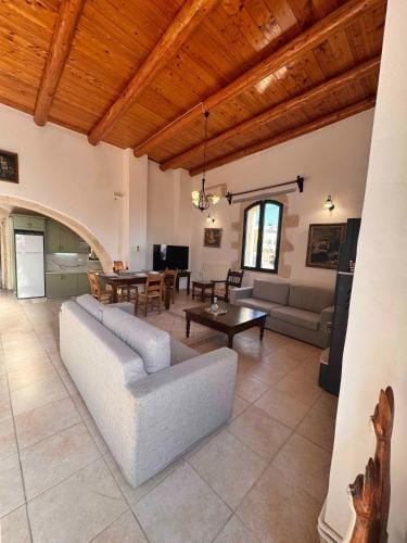 Skandalis - Theano Studio Hotel in Crete