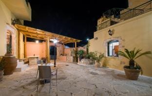 Skandalis - Theano Studio Hotel in Crete