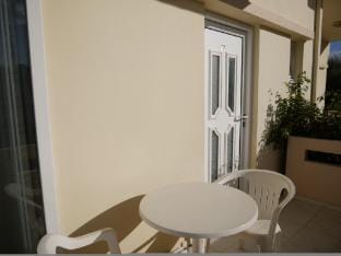 Litinas Apt with pool& balcony with side pool view Hotel in Agia Marina