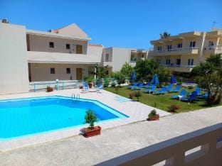 Litinas Apt with pool & balcony with garden view Hotel in Agia Marina