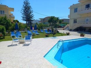 Litinas Apt with pool & balcony with garden view Hotel in Agia Marina