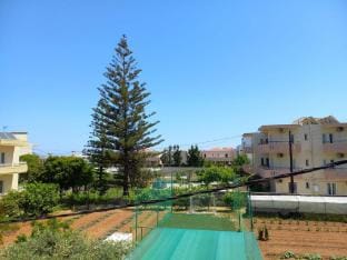 Litinas Apt with pool & balcony with mountain view Hotel in Agia Marina