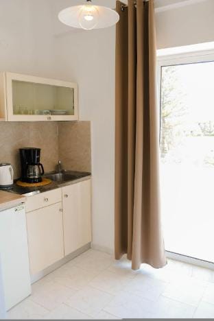 Litinas Apt with pool & balcony with mountain view Hotel in Agia Marina