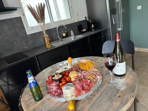 Charmant appartement independant avec Piscine Hotel in Marignane