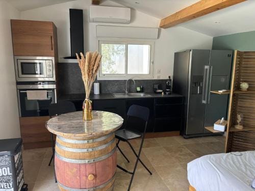 Charmant appartement independant avec Piscine Hotel in Marignane