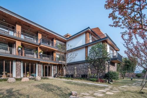 Kaichen Puju Hot Spring Village Resort Hotel Hotel in Hangzhou