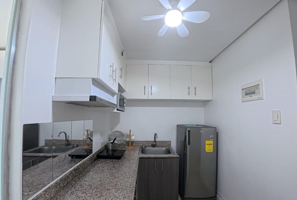 BIRCH TOWER STUDIO W/ BALCONY  4514 Hotel in Manila City