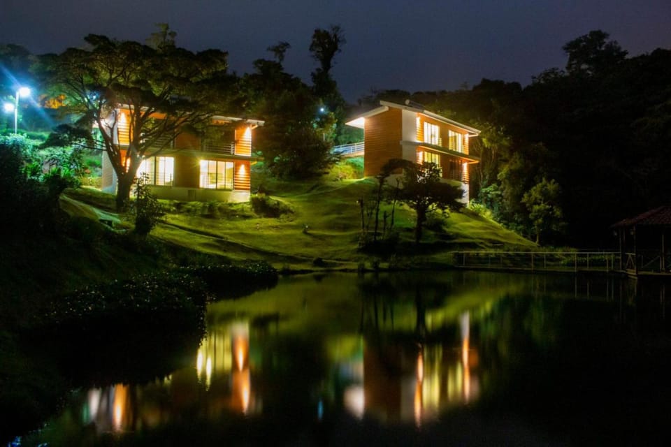 Burbi Lake Lodge Monteverde Hotel in Guanacaste Province